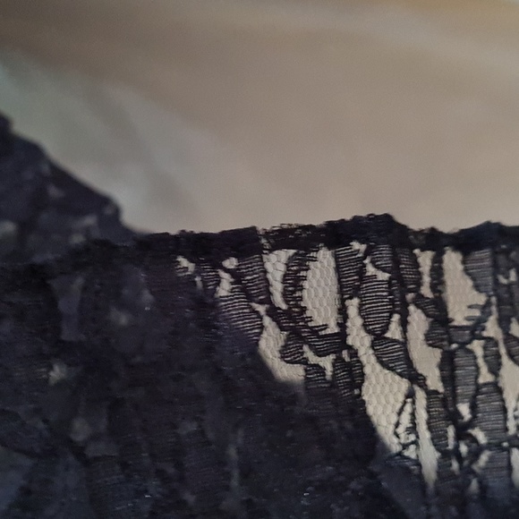 100% Silk, black lace with pleated dress in size US 6. - Picture 5 of 6